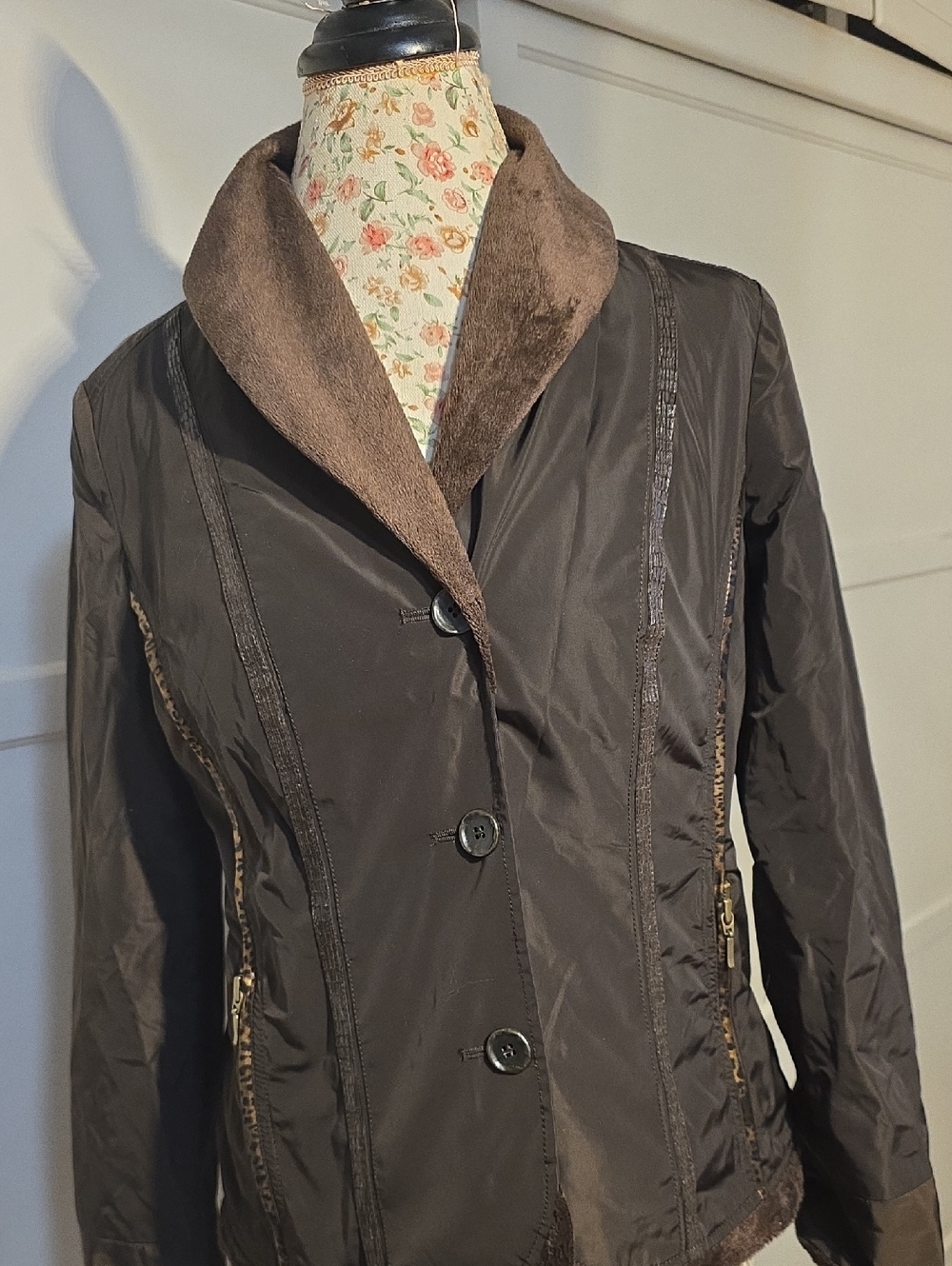 Chico's Women's Brown Lightweight Button-Front Coat with Faux Fur Collar  Size 4